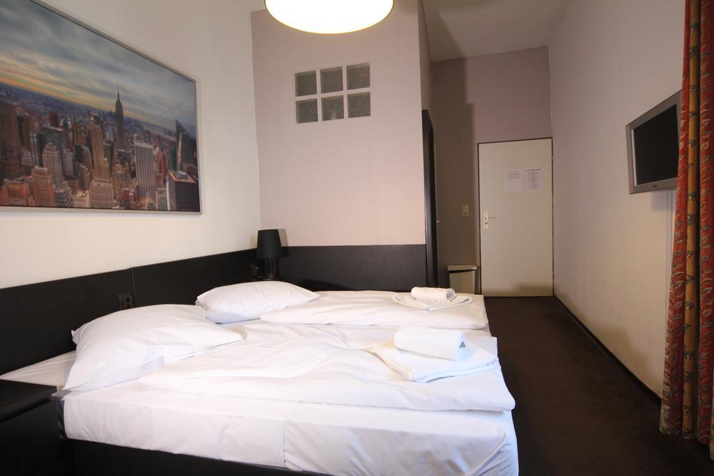 Carlton Hotel Frankfurt pe Main Exterior foto