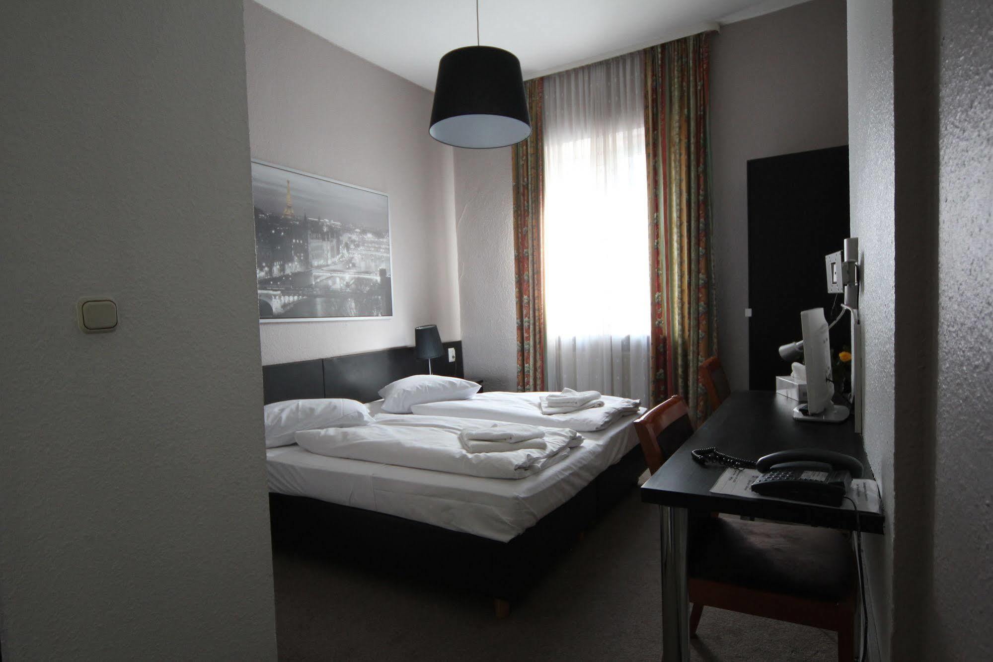Carlton Hotel Frankfurt pe Main Exterior foto