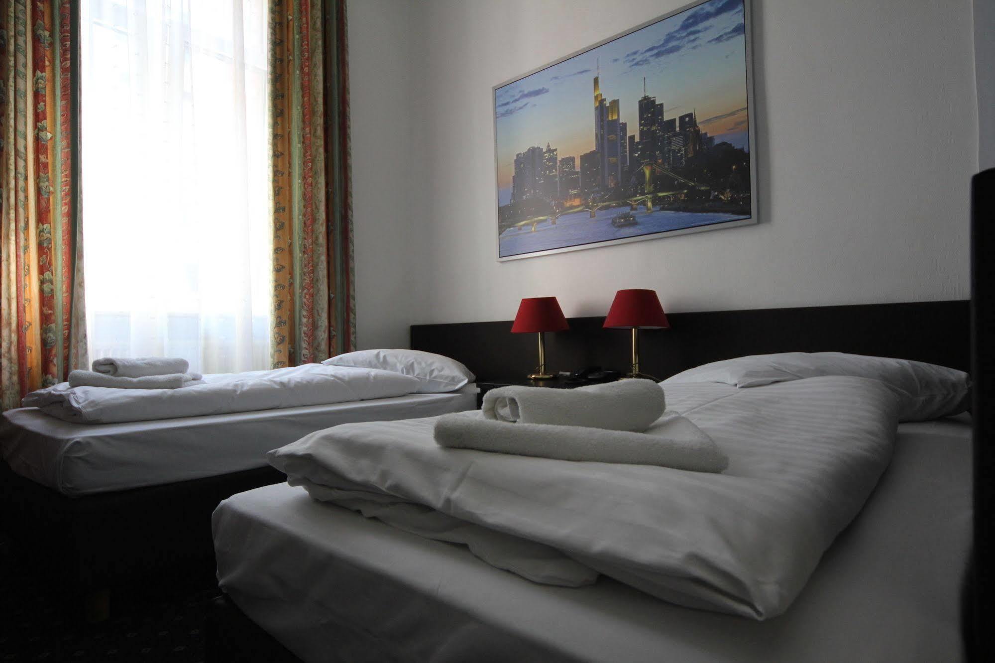 Carlton Hotel Frankfurt pe Main Exterior foto