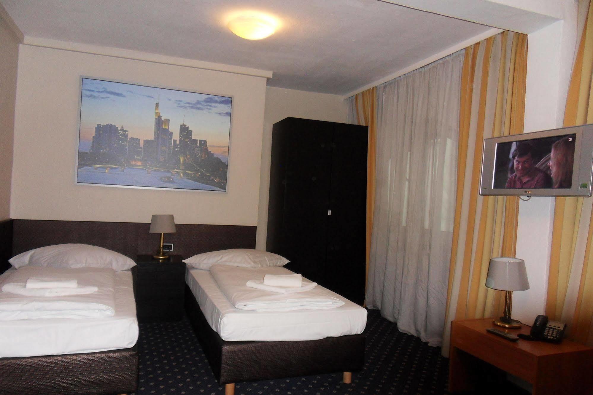 Carlton Hotel Frankfurt pe Main Exterior foto