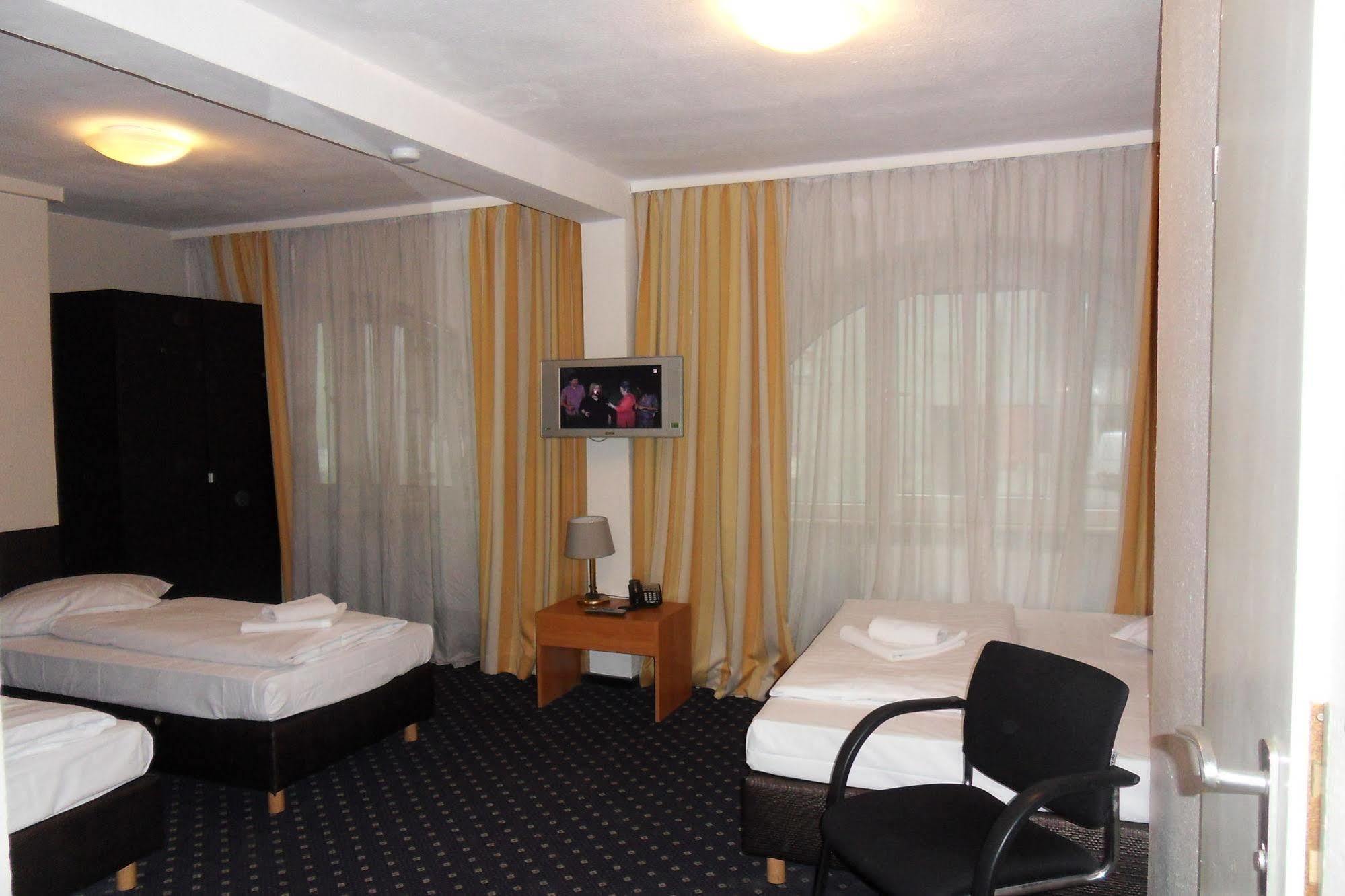 Carlton Hotel Frankfurt pe Main Exterior foto
