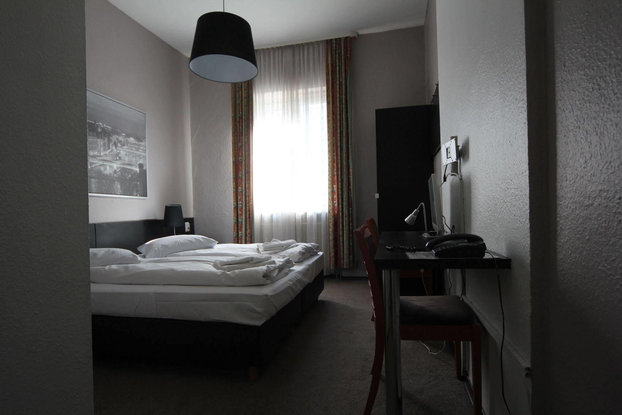 Carlton Hotel Frankfurt pe Main Exterior foto